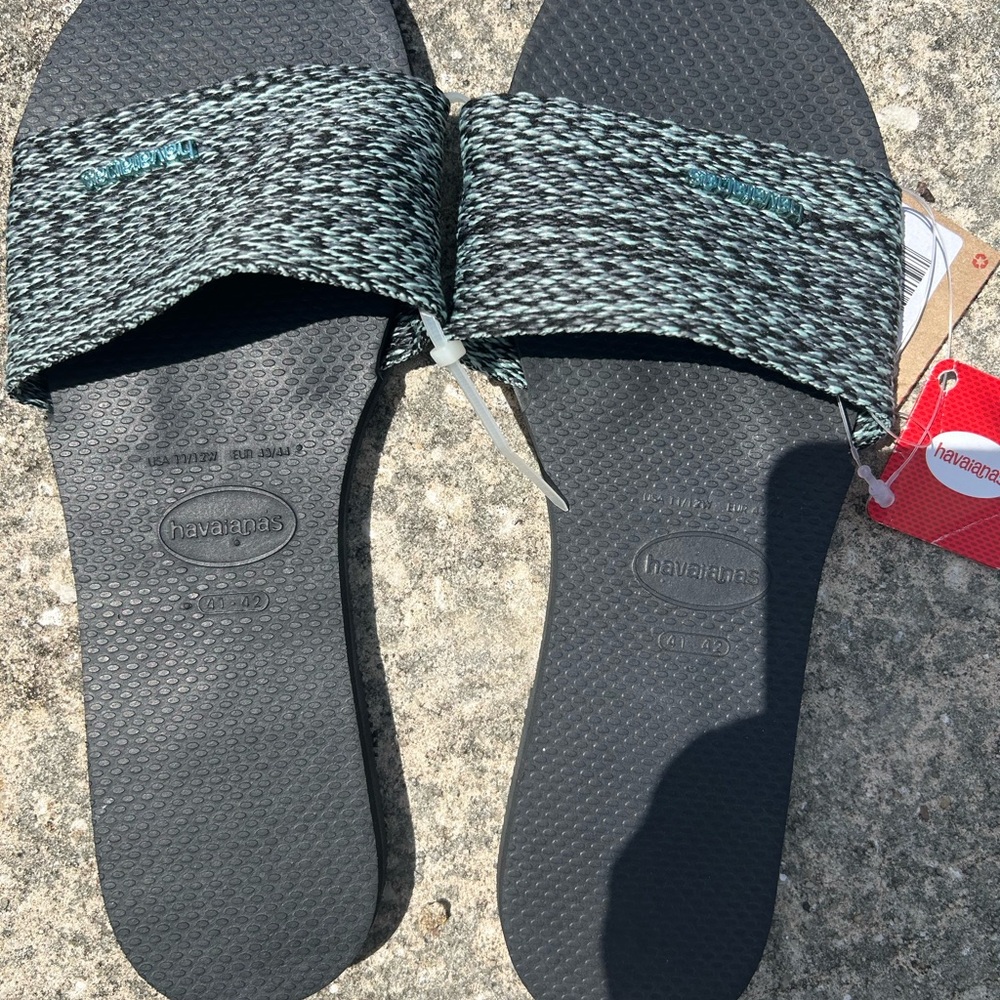 Havaianas Textured Black and Gray Sandals